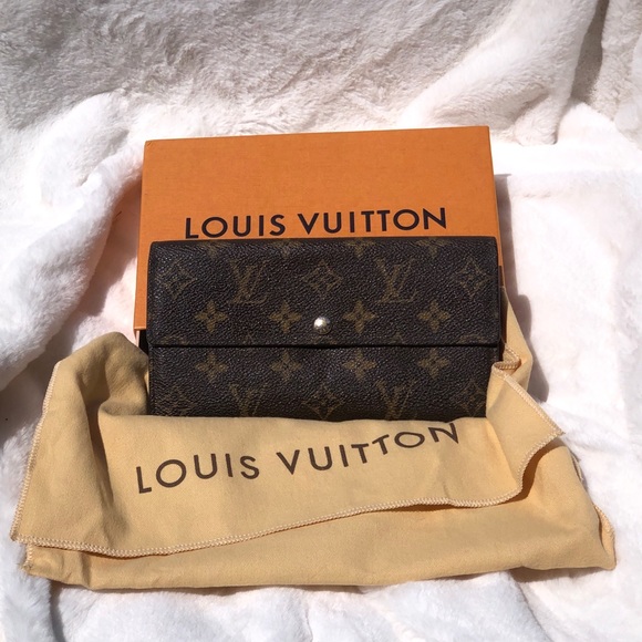 -SOLD- Louis Vuitton Monogram Sarah Wallet - Picture 2 of 9